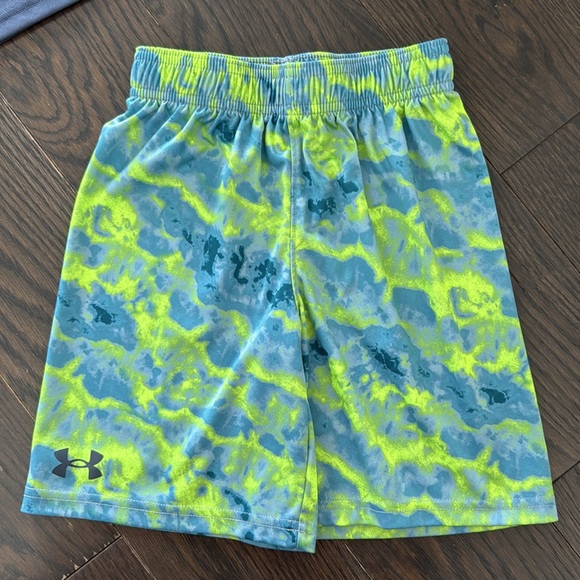 Under Armour Bundle! Boys' T-Shirt and Shorts Set - Picture 2 of 5